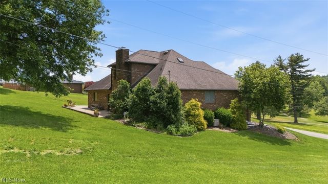 715 Oxbow Road, Belpre, OH 45714
