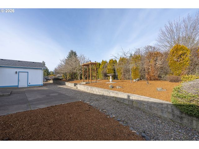 860 W ELLENDALE Ave, Dallas, OR 97338