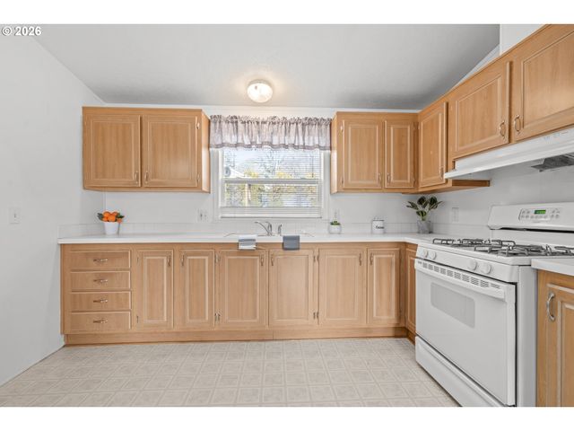 860 W ELLENDALE Ave, Dallas, OR 97338