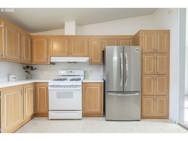 860 W ELLENDALE Ave, Dallas, OR 97338