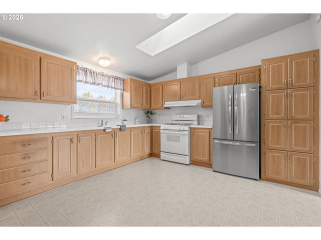 860 W ELLENDALE Ave, Dallas, OR 97338