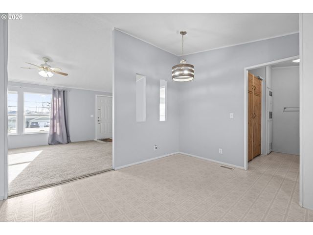 860 W ELLENDALE Ave, Dallas, OR 97338