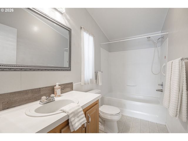 860 W ELLENDALE Ave, Dallas, OR 97338