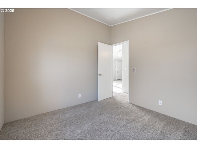 860 W ELLENDALE Ave, Dallas, OR 97338