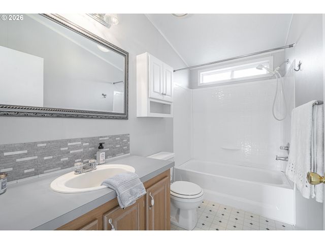 860 W ELLENDALE Ave, Dallas, OR 97338