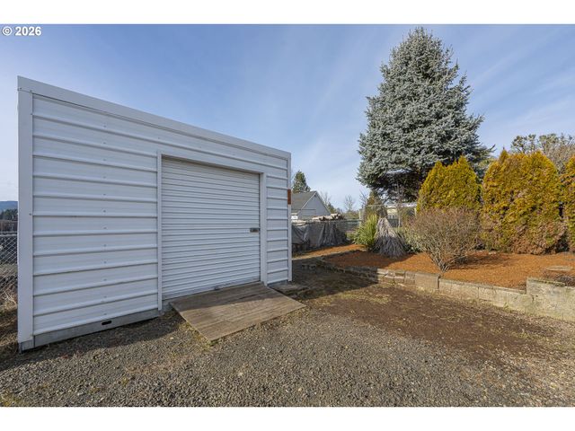 860 W ELLENDALE Ave, Dallas, OR 97338