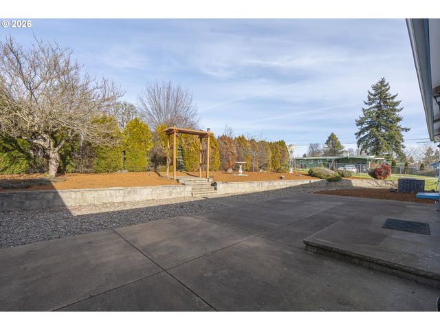 860 W ELLENDALE Ave, Dallas, OR 97338