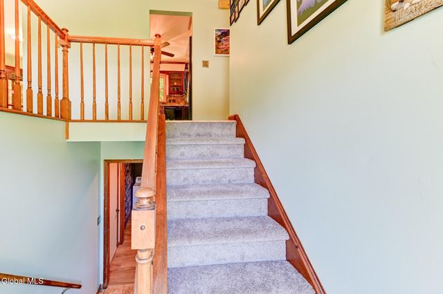 620 Michelle Way, Niskayuna, NY 12304