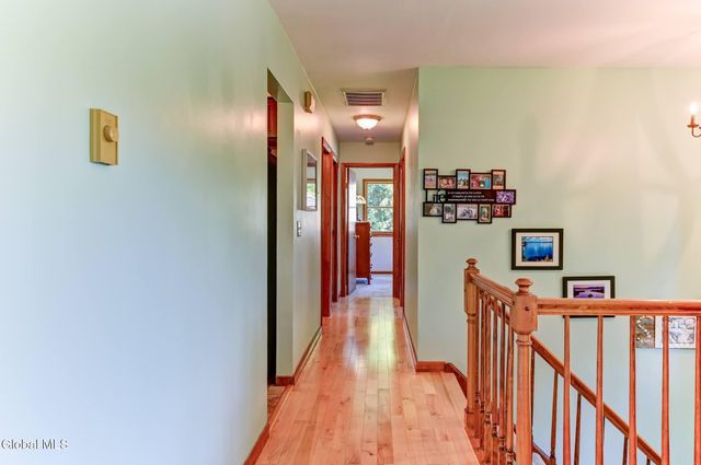 620 Michelle Way, Niskayuna, NY 12304
