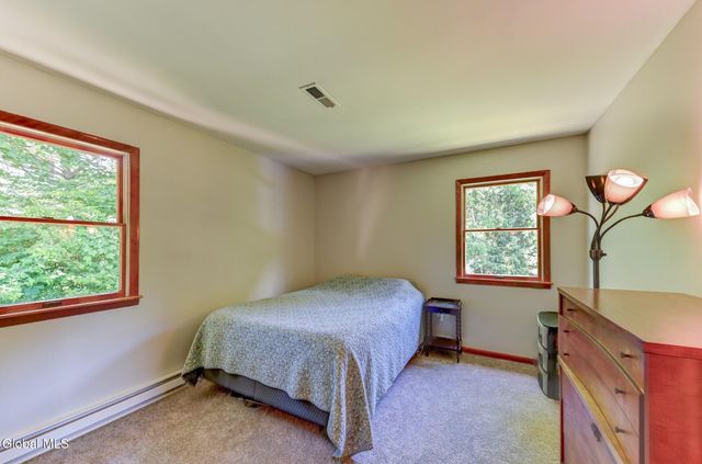 620 Michelle Way, Niskayuna, NY 12304