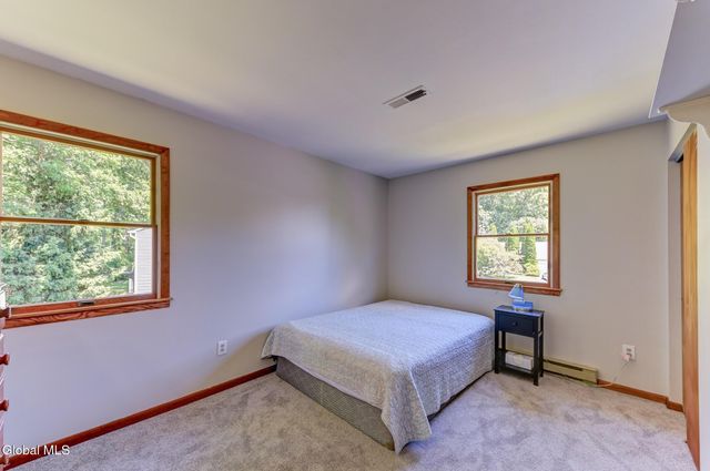 620 Michelle Way, Niskayuna, NY 12304