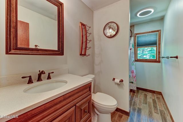 620 Michelle Way, Niskayuna, NY 12304