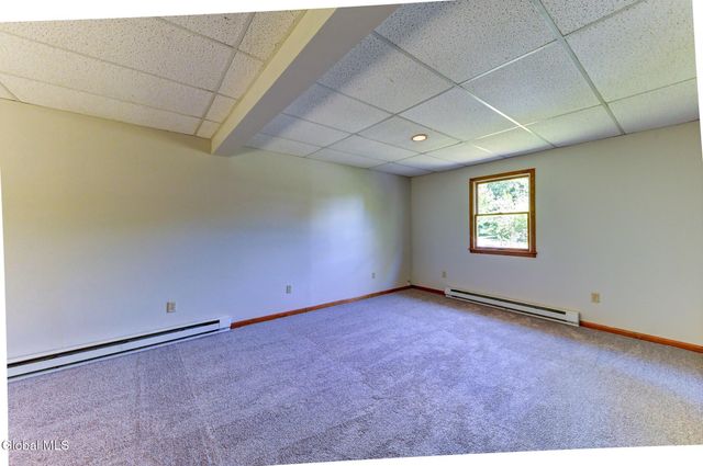 620 Michelle Way, Niskayuna, NY 12304