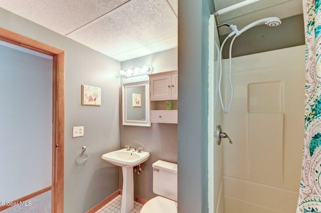 620 Michelle Way, Niskayuna, NY 12304