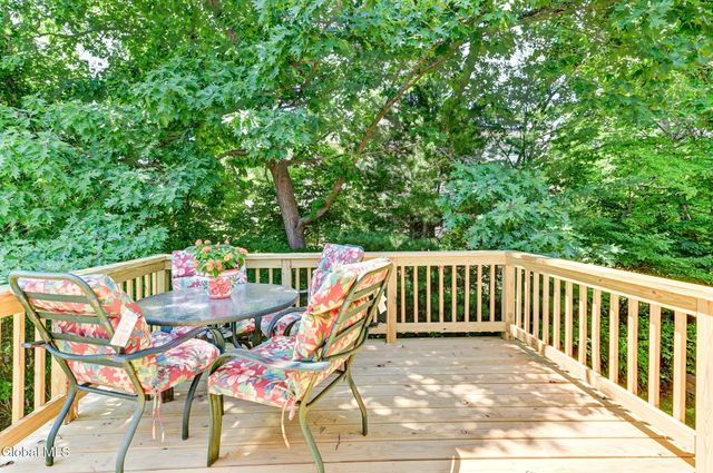 620 Michelle Way, Niskayuna, NY 12304