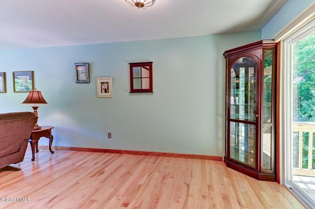 620 Michelle Way, Niskayuna, NY 12304