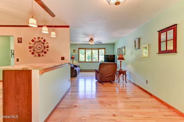 620 Michelle Way, Niskayuna, NY 12304