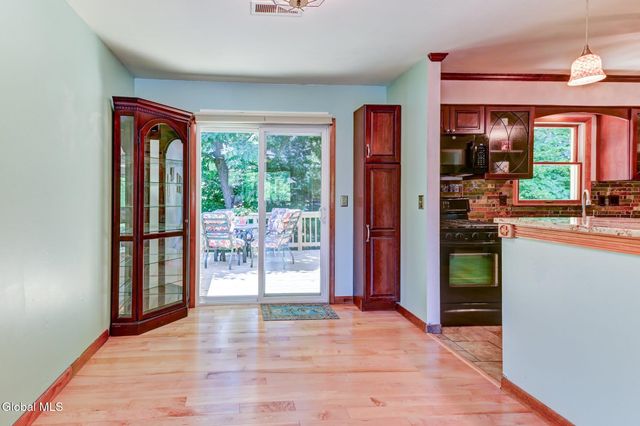 620 Michelle Way, Niskayuna, NY 12304
