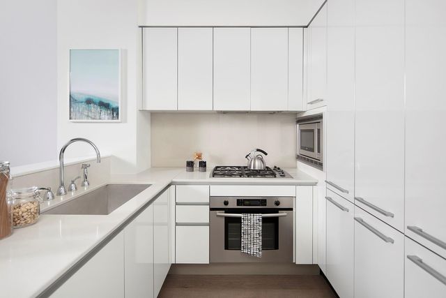 25 Broad St Apt 11G, New York City, NY 10004