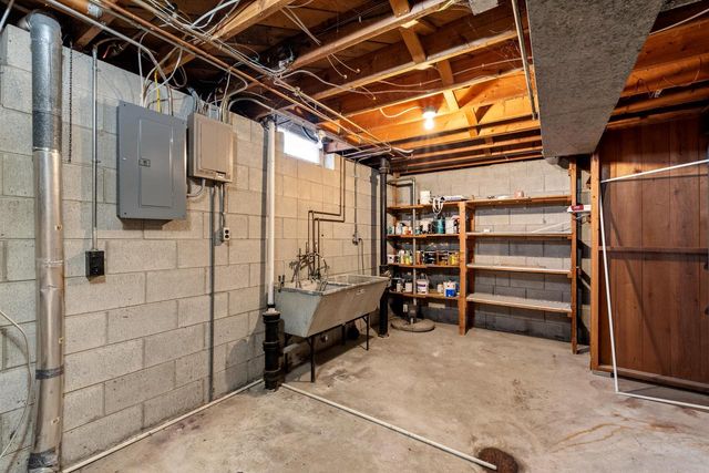 1566 Scott ROAD, Port Washington, WI 53074