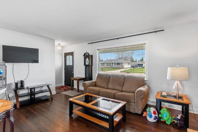 1566 Scott ROAD, Port Washington, WI 53074