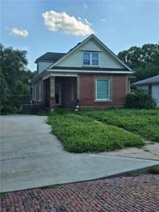 1136 Kearney Street, Atchison, KS 66002