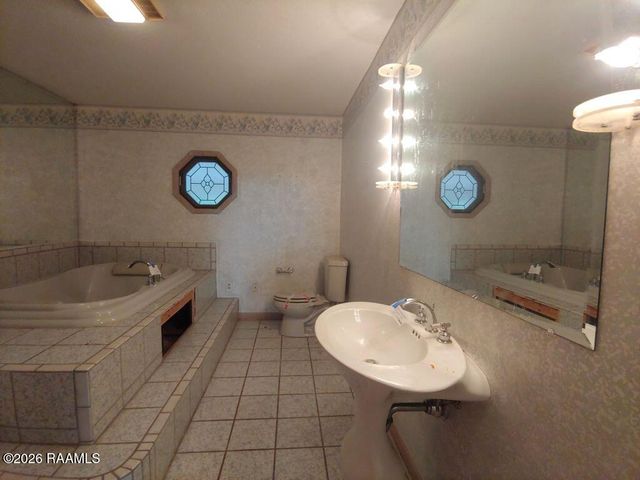 10301 Lake Peigneur Road, New Iberia, LA 70560