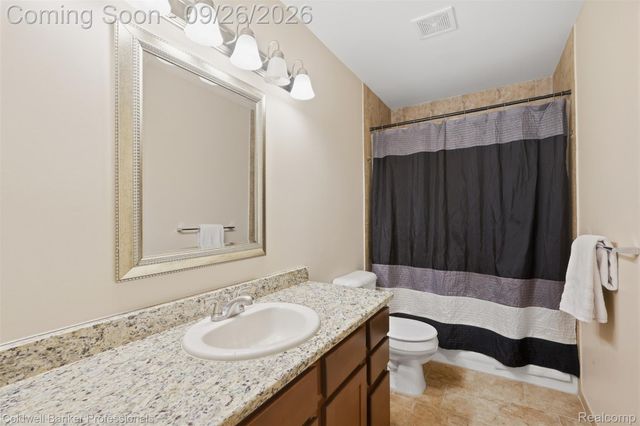 47079 Brennan Drive, Macomb Township, MI 48044