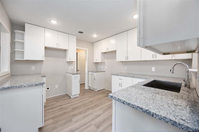 1806 Meadowview Drive, Alvin, TX 77511