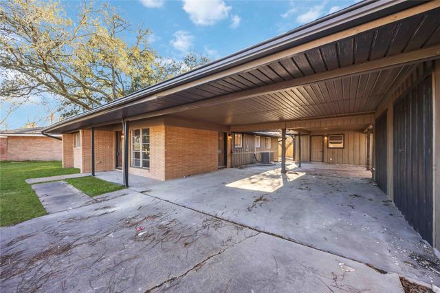 1806 Meadowview Drive, Alvin, TX 77511