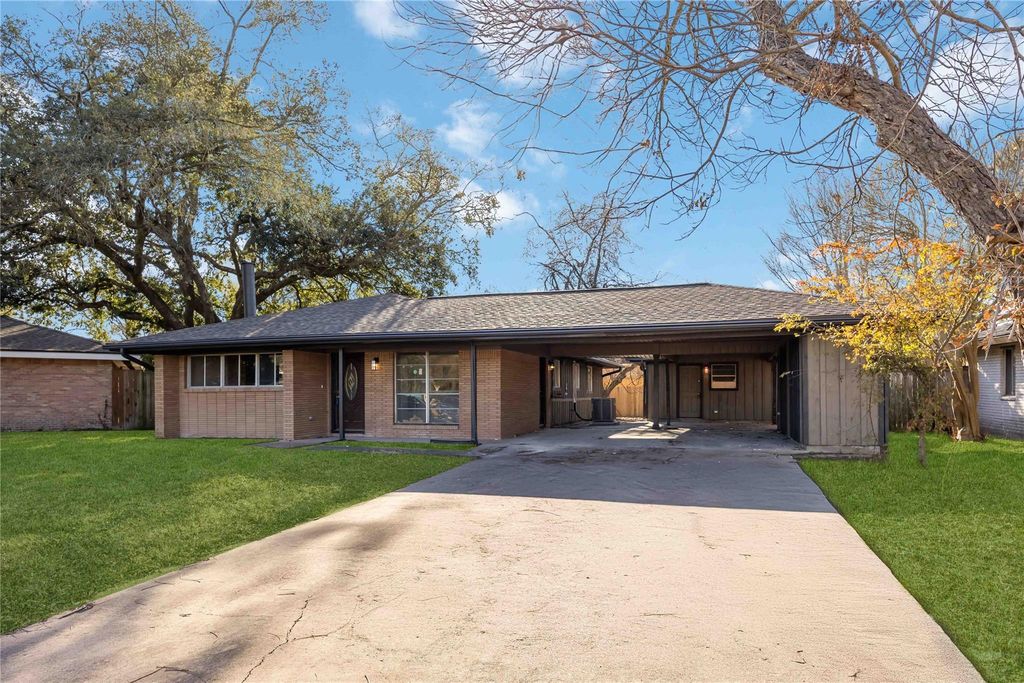 1806 Meadowview Drive, Alvin, TX 77511