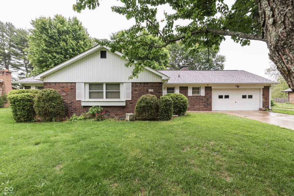 703 Hillcrest Drive, Greenwood, IN 46142