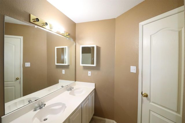 6100 Harwood Crossing Drive, Arlington, TX 76018