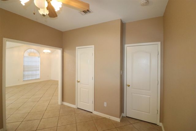 6100 Harwood Crossing Drive, Arlington, TX 76018