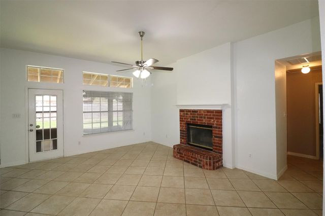 6100 Harwood Crossing Drive, Arlington, TX 76018