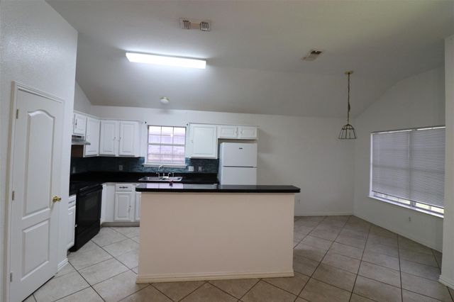 6100 Harwood Crossing Drive, Arlington, TX 76018