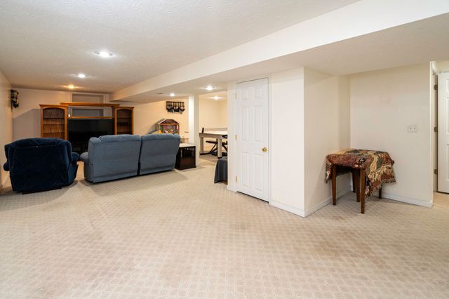 8442 Woodcreek Drive, Florence, KY 41042
