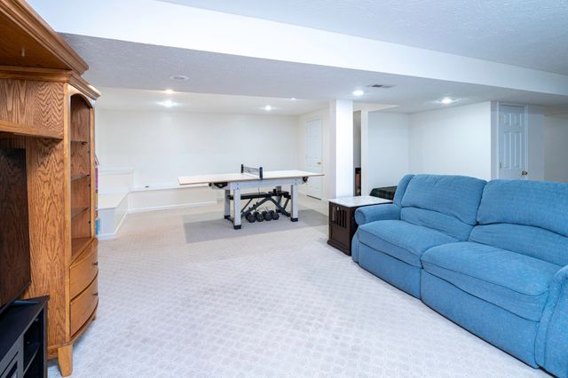 8442 Woodcreek Drive, Florence, KY 41042