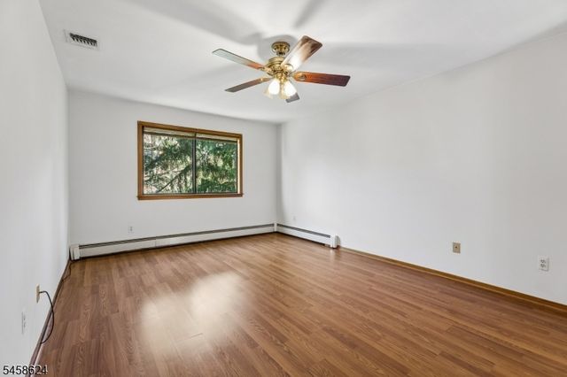 8 Faesch Ct, Rockaway Twp., NJ 07866