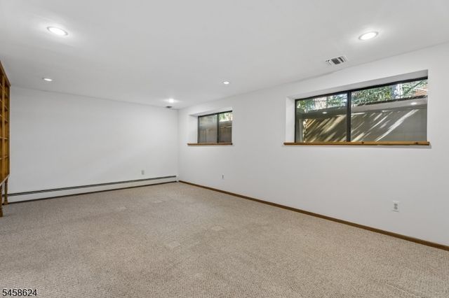 8 Faesch Ct, Rockaway Twp., NJ 07866