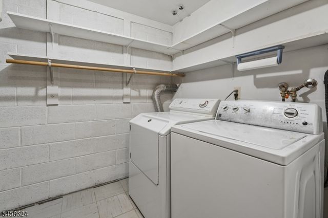 8 Faesch Ct, Rockaway Twp., NJ 07866