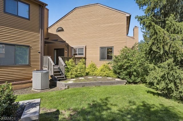 8 Faesch Ct, Rockaway Twp., NJ 07866