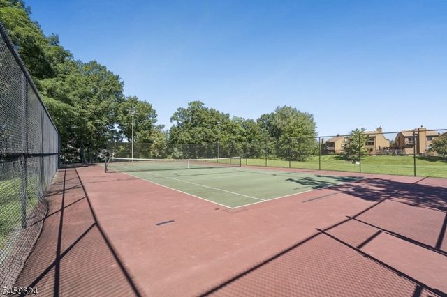 8 Faesch Ct, Rockaway Twp., NJ 07866