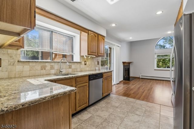 8 Faesch Ct, Rockaway Twp., NJ 07866