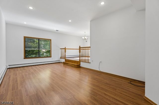 8 Faesch Ct, Rockaway Twp., NJ 07866