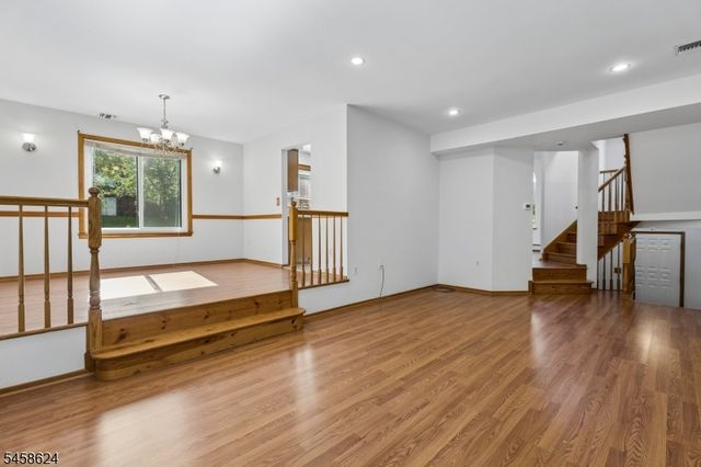 8 Faesch Ct, Rockaway Twp., NJ 07866