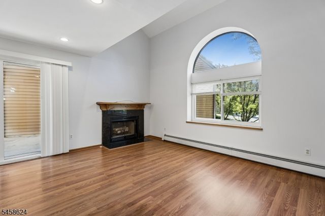 8 Faesch Ct, Rockaway Twp., NJ 07866