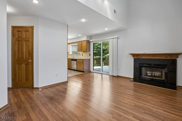 8 Faesch Ct, Rockaway Twp., NJ 07866