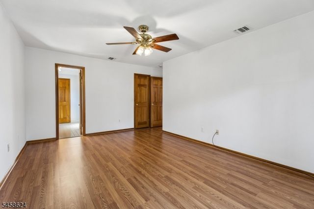 8 Faesch Ct, Rockaway Twp., NJ 07866