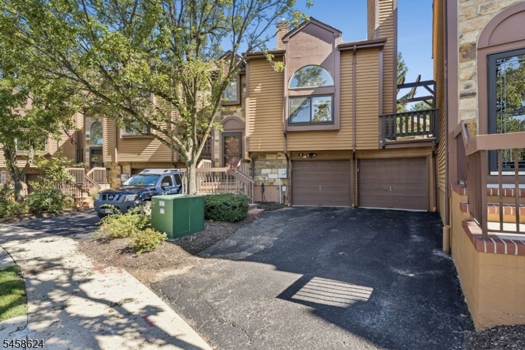 8 Faesch Ct, Rockaway Twp., NJ 07866